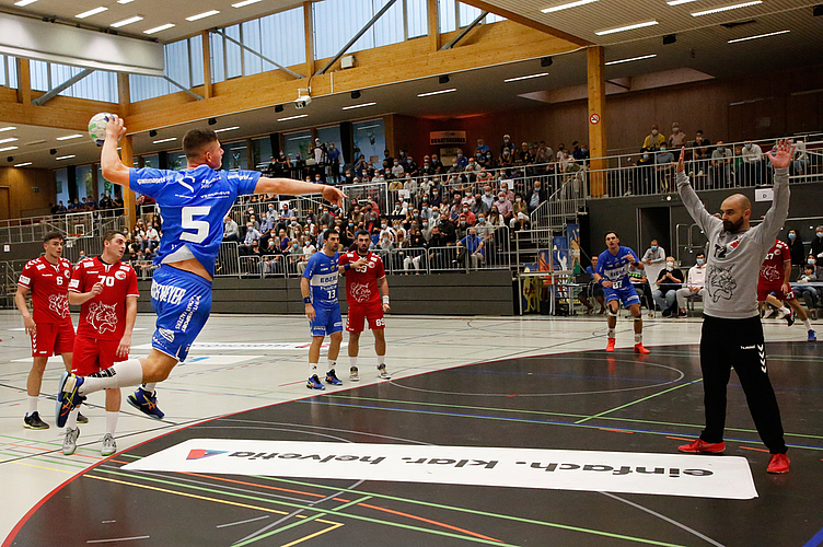 400 Zuschauerinnen und Zuschauer bekamen ein spannendes erstes Saisonspiel in der Krauerhalle zu sehen. Cheftrainer Goran Perkovac war nach dem Spiel jedoch nicht wirklich zufrieden mit der Leistung seines Teams: «Das einzig Positive ist das Resultat mit zwei Toren Vorsprung», gab er zu Protokoll.
