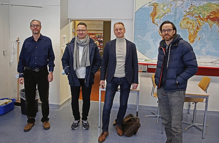 Kantonsschullehrer und Organisatoren des 8. Kanti-Cups (von links): Christoph Schaufelberger, Peter Kehrli, Christian Fallegger und Pascal Bösch. Bild: D. Schmid
