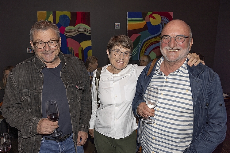 Von links: Urs Utzinger, Helen Christen und Ruedi Brack sind Mitglieder Donator:innen-Clubs des Kleintheaters, VIFs (Very Important Friends) genannt.