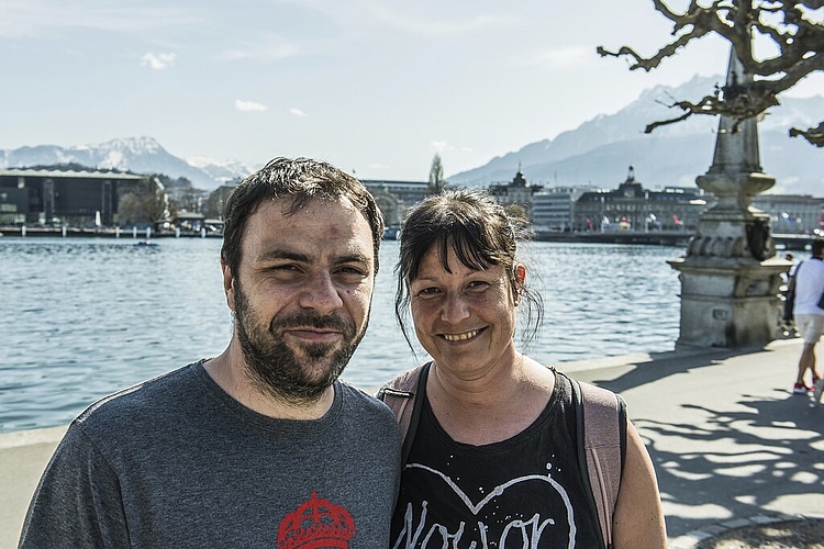 Beat Erni und Nicole Milic: Ihr wurde während der Lehrzeit gesagt, dass sie die Lehrabschlussprüfung nicht bestanden habe, was sich als Witz herausstellte.
