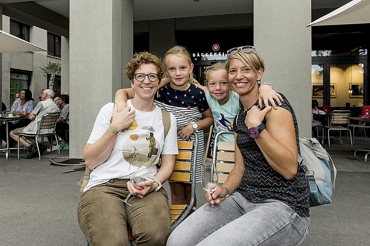 Stephanie Graf (links) arbeitet im Quartier und hat mit Larina, Lia und Conny Baumgartner (von links) einen Rundgang gemacht.
