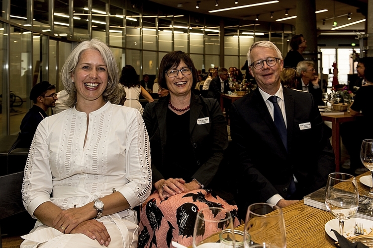 Von links: Franziska Bitzi Staub, Stadträtin, Sibylle Boos, Verband Luzerner Gemeinden, und Peter Schumacher, Präsident Kantonsgericht.
