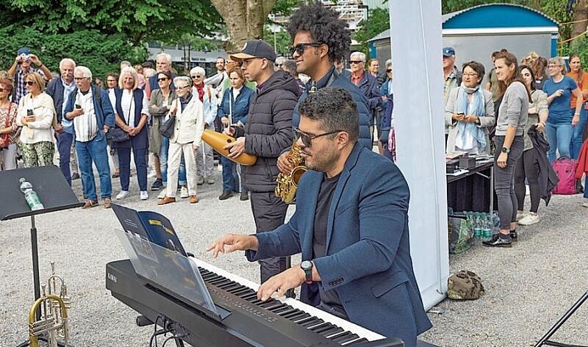 Der Kubaner Jorge Aragón ist Komponist, Arrangeur, Produzent und virtuoser Pianist. Viele Arrangements des Havana Lyceum Orchestra stammen aus seiner Feder.