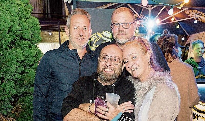 Auf ein Bier waren sie hier (von links): Ueli Achermann, DJ Style Patric Fischer, Peter Mitura und Bea Born.