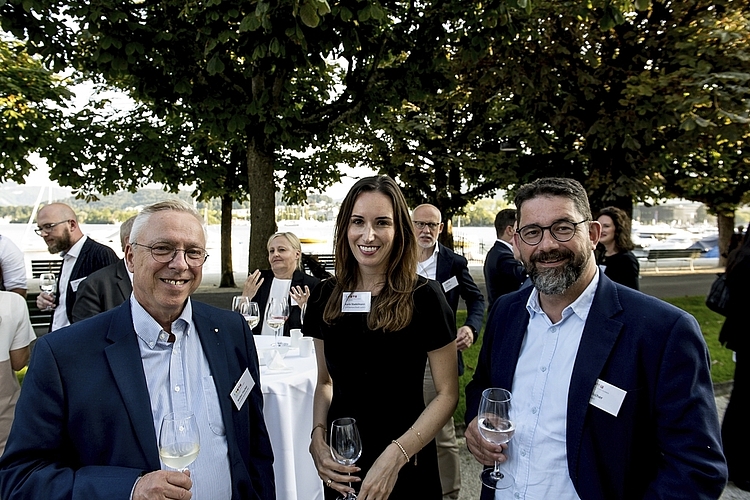 Fanden es spannend, dass der Dialog mit dem WWF gesucht wird: (v. l.) Walter Fischer, InfoSoft Systems AG, Karin Stadelmann, Präsidentin CVP Stadt Luzern, und Alex Fischer, UD Media.
