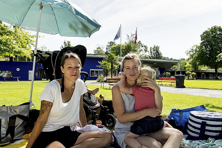 Stephanie Cagman und Chantal Manser unternehmen Ausflüge
