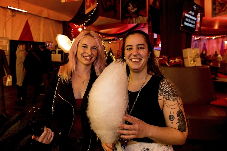 Als Kind besuchte Nina Schuppli (links) jedes Jahr die Zirkusvorstellung. Diesmal wurde sie von Tamara Felder (rechts) eingeladen.