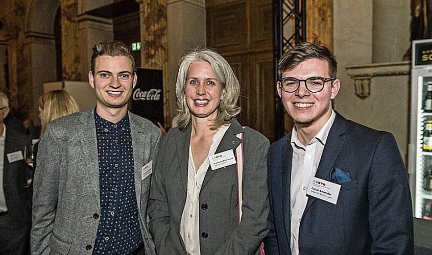 Von links: Thomas von Allmen, Präsident Jungfreisinnige Kanton Luzern, Stadträtin Franziska Bitzi und Co-Präsident Lucian Schneider, Junge SVP Kanton Luzern.
