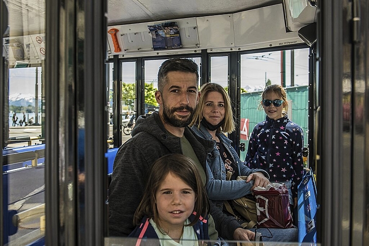 Einen Tagesausflug nach Luzern unternahmen Luena (l.), Liri (2. v. l.), Ramona und Amelia (r.) und freuten sich auf die baldige Abfahrt.
