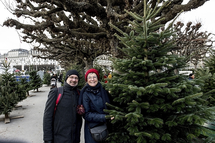 Der Baum von Beppo und Monika Frank wird in den Farben Rot, Weiss und Gold geschmückt, und der Baum soll gross sein für die Päckli unter dem Baum.
