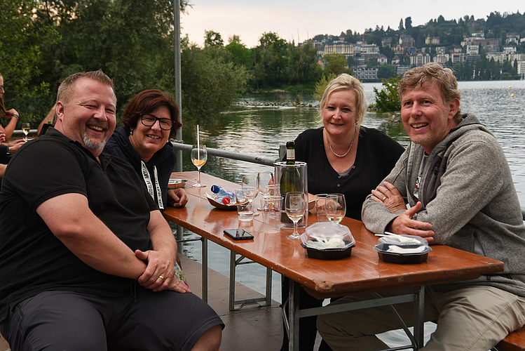 Silvio Fuchs, Vreni Studer, Jutta Fuchs und Christoph Studer (von links) waren nach einem leckeren Essen und einem feinen Apéro gut für den Film vorbereitet.
