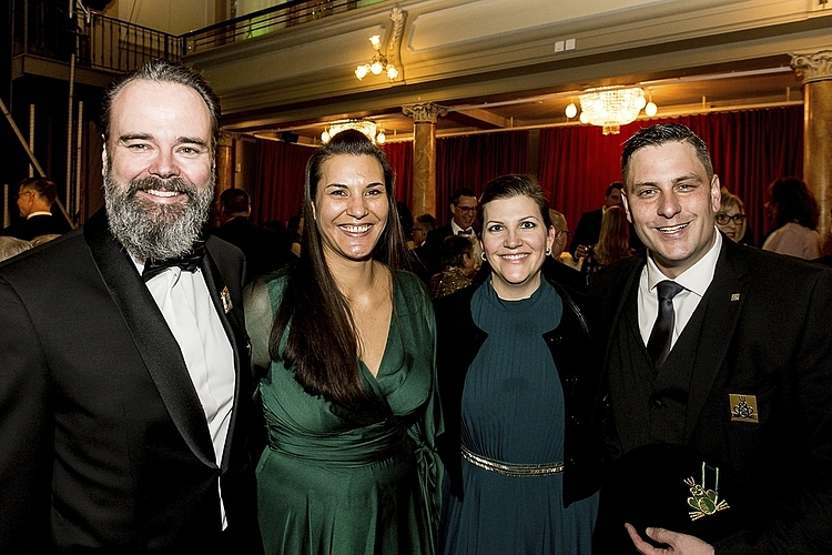 Ivan Wey (links) und Giovi Imbroinise führten galant durch den Abend als Zeremonienmeister.
