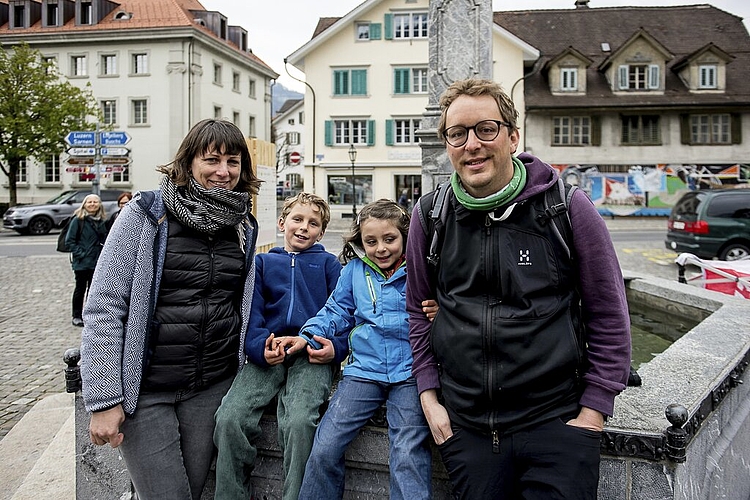 Einen Familienausflug mit dem Velo an die Musiktage inklusive Museumsbesuch: der Krienser Stadtrat Maurus Frey (r.) mit Rahel Schmidiger, Juri und Minna (v. l.).
