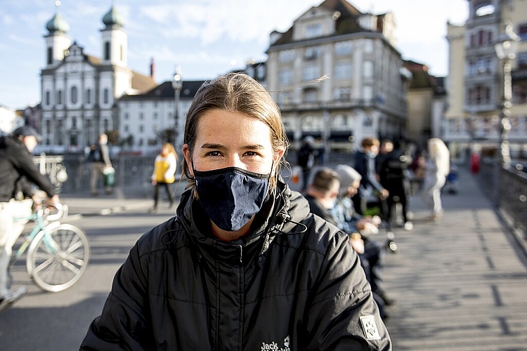 Dominique Fischer hatte ihre Maske vor dem Homeoffice gekauft, als sie noch zur Arbeit gependelt ist.
