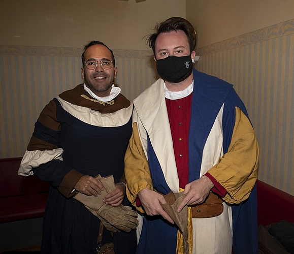 An diesem Tag steckten sie unter den historischen Kostümen: Carlos Brunner (r.) war der Fritschi, Adrian Sigrist die Fritschene.
