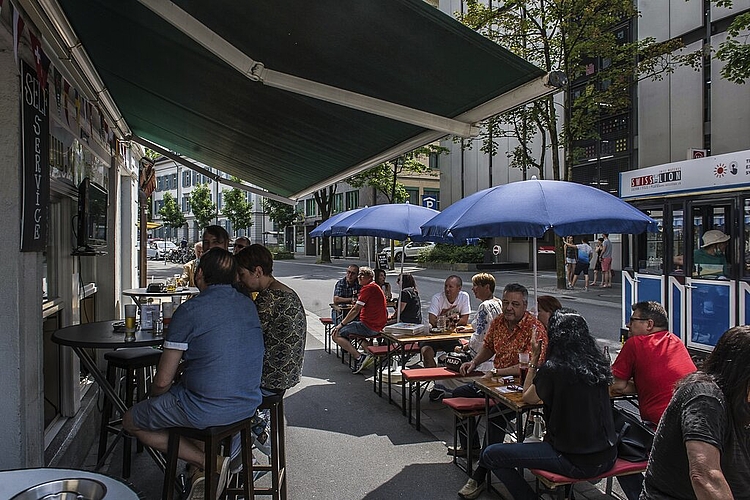 Nachdem es beim Cupfinal noch kein Public Viewing gab, kann an der Tschuppi’s Wonder-Bar nun jedes EM-Spiel mitverfolgt werden.
