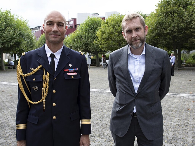 «J’aime la Suisse»: Colonel Arnaud Brunetta, Armée de l’Air, République française, zusammen mit Avia-Mitglied Andrés Luther.
