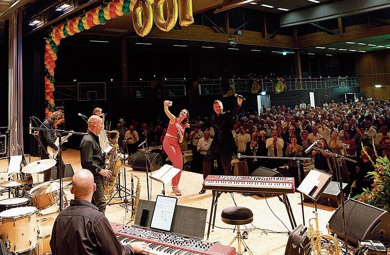 Nelly Patty &amp; Band mit Christoph Walter: Die Auftragskomposition «Im Härze träge» wurde am Samstagabend in der Krauerhalle uraufgeführt.
