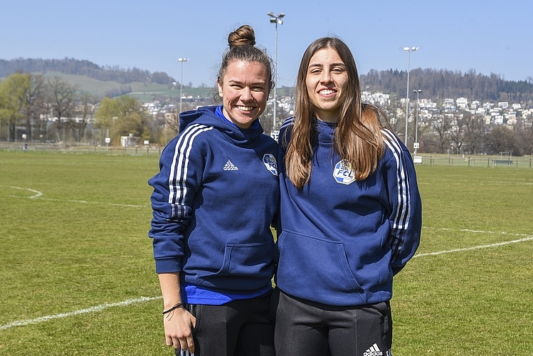 «Es ist toll, zu sehen, wie die Kleinen Spass am Fussball haben. Es erinnert uns an die Zeiten, als wir klein waren», meinten Aldina Bosnic (links) und Fatjana Golla. 
