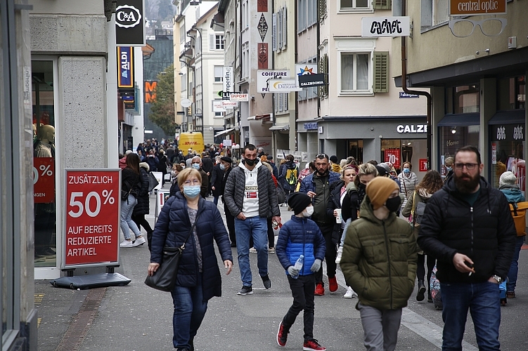 Viele Rabatte und Sonderangebote locken in diesen Tagen die Luzernerinnen und Luzerner in die Altstadt. 
