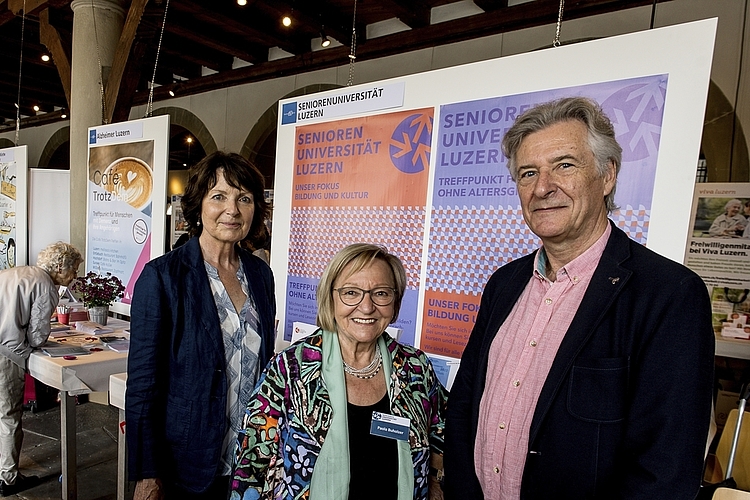 Seniorenuniversität Luzern (von links): Ruth Erni, Sekretariat, Paola Buholzer und Präsident Michel Hubli. «Die Seniorenuniversität Luzern ist für alle offen und ist ein sozialer Treffpunkt», erklärte Hubli.
