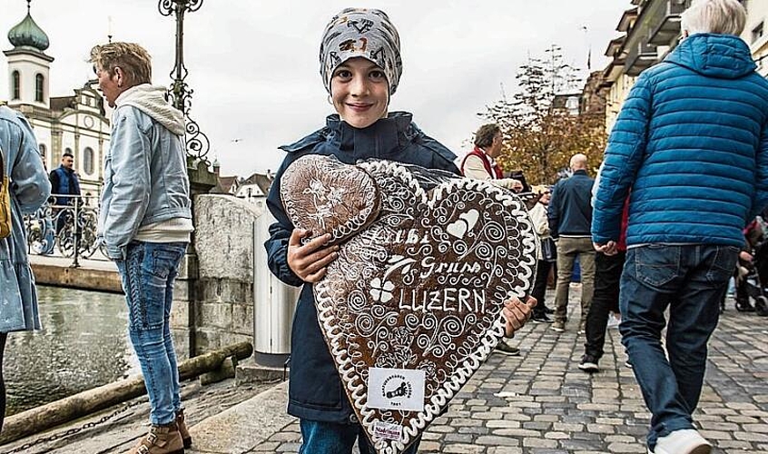 Alessio De Laco: Am Morgen hatte er nichts gewonnen. Mit 5 Franken vom Grossvati gewann er am Nachmittag die beiden Herzen.
