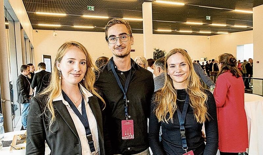 Julia Sorokina (l.), EY, Joel Iselin, Ideall Engineering GmbH, Jannine Meier, EY. Metaverse wird ein neues Internet werden, in dem Interaktionen und Lernplattform wichtig sind.
