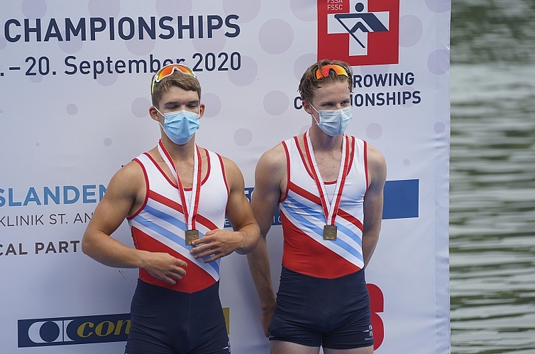 Haben neben Gold im Vierer ohne Steuermann (U19) auch noch Bronze im Doppelzweier geholt: Daniel Jutz und Konradin von Moos (von links).
