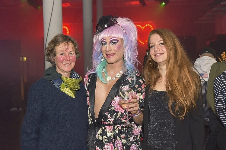 Karin Schulz, Vio la Cornuta und Stephanie Hollinger (v. l.) finden die Atmosphäre sehr warm, herzlich und sehr inklusiv. 
