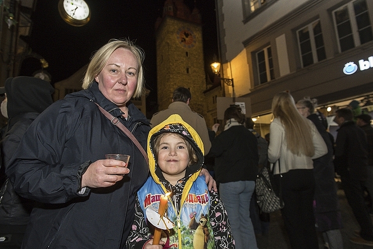 Magdalena Prajzner kennt die Lage. Ihre Mutter wohnt 30 Kilometer von der Grenze in Polen. Auf dem Bild mit Tochter Laura.
