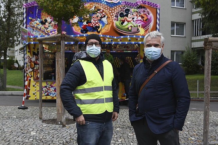 Daniel Dziemba, Eventkoordinator Stadt Kriens (links), mit Thomas Kost, Abteilungsleiter Freizeitdienst Stadt Kriens, finden die Minichilbi 2020 sehr gelungen. 
