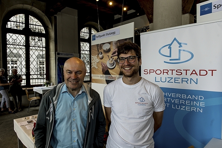 Albert Schwarzenbach (links) und Andriu Cavelti, Sportstadt Luzern, sagte, dass man in jedem Alter Vereinssport betreiben könne. Albert nahm es zustimmend zur Kenntnis.
