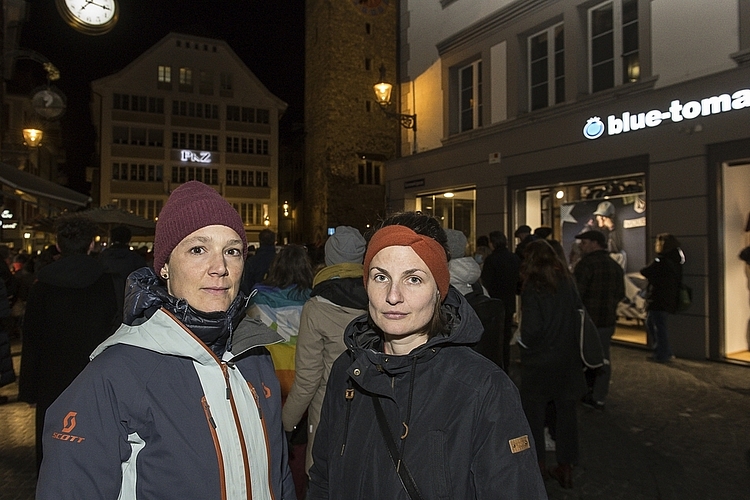 «Solidarität zeigen mit Präsenz», so der Gedanke von Karin Büchel (links) und Judith Dissler. 
