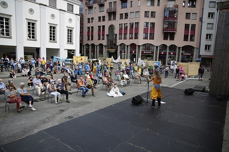 Die Theater sind wieder geöffnet und freuen sich auf Wiederbegegnungen mit ihrem Publikum und auch auf die kommenden Projekte und die vielen Ideen der Künstlerinnen und Künstler.
