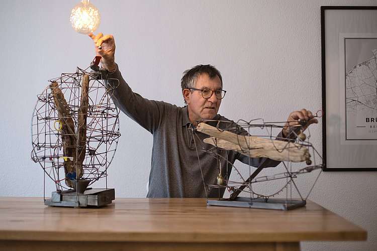 Erich Jacxsens baut an den Kugelbahnen bis zu 350 Stunden. Bilder: PD
