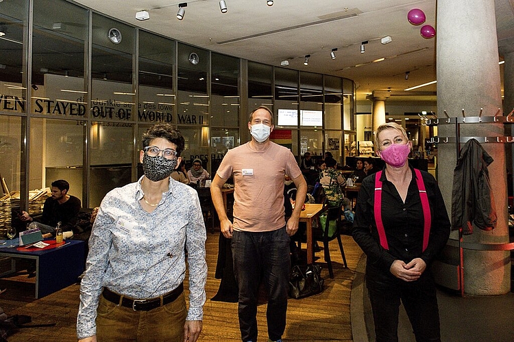 Eine kleinere Filmauswahl infolge Covid-19 war die grösste Herausforderung, meinen Samyra Mahler (links), Roger Tschopp und Jacqueline Gisler vom Vorstand Pink Panorama.
