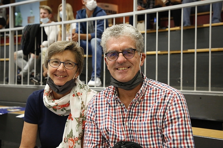 Sind vor dem Match guten Mutes und hoffen natürlich auf einen Heimsieg: Bea und Peter Schlumpf. 