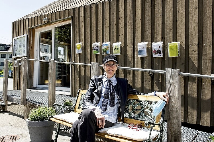 Seit 40 Jahren wohnt Ursula Pfenniger im Quartier und lernt beim Vicino-Treffpunkt-Würzenbach neue Leute kennen.
