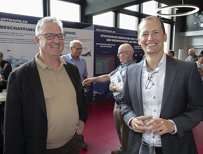 Souverän, kompetent, charmant: Moderator Michael Weinmann (SRF Aktuell, rechts) im Gespräch mit Bernhard Stangl aus Oberkirch.
