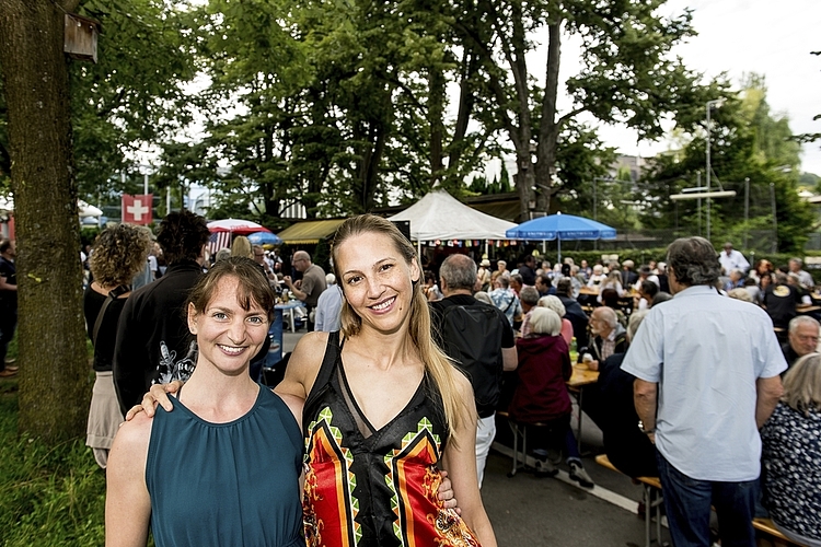 Evi Itkina aus Berlin (l.) und Anja Christina besuchten bereits am vorletzten 
