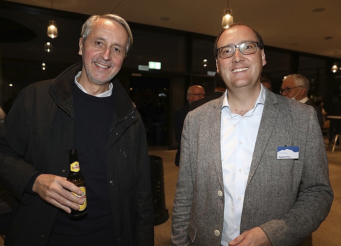 Raphael Prinz von SRF «Regi» Zentralschweiz (rechts) moderierte das Podium mit unaufdringlichem Charme und Souveränität. Zusammen mit Peter Balsiger.
