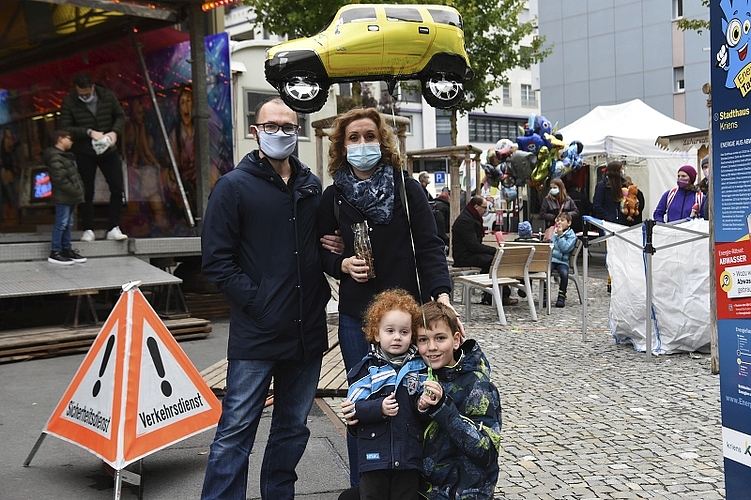 Vedat, Lumturije, Lian und Endrit Veseli (von links) finden die Krienser Chilbi schön und kommen jedes Jahr gerne.
