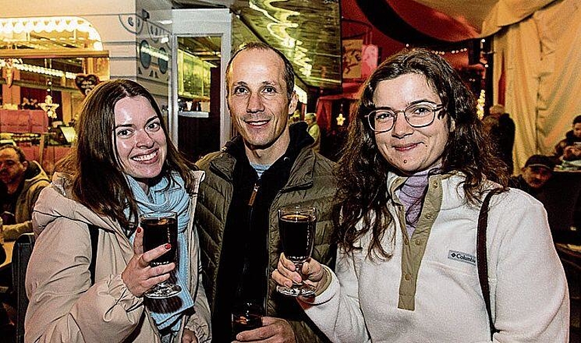 Von links: Regula Kammermann, Nadine Schnarwiler, Steffi, Franz und Bernadette Kammermann. Die Töchter luden ihr Mami zum Geburtstag in den Zirkus ein.
