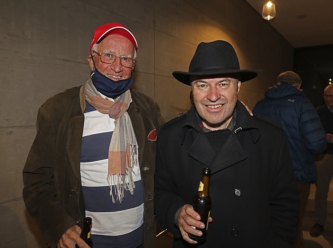 Albert Schwarzenbach (CVP), Präsident des Luzerner Stadtparlaments des letzten Jahres (rechts), mit Alois Stalder, der 60 Jahre als Sportfunktionär tätig war.
