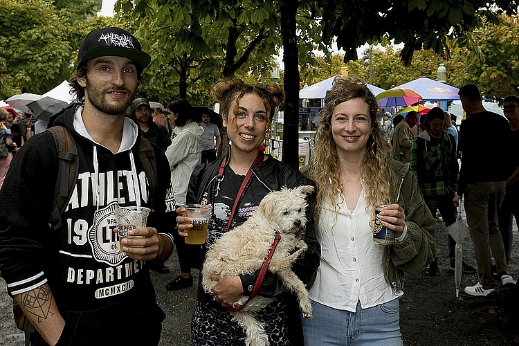 Support zeigen, dies meinen von links: Ansgar Busch, Leila von Fellenberg mit Fritz und Martina von Büren.