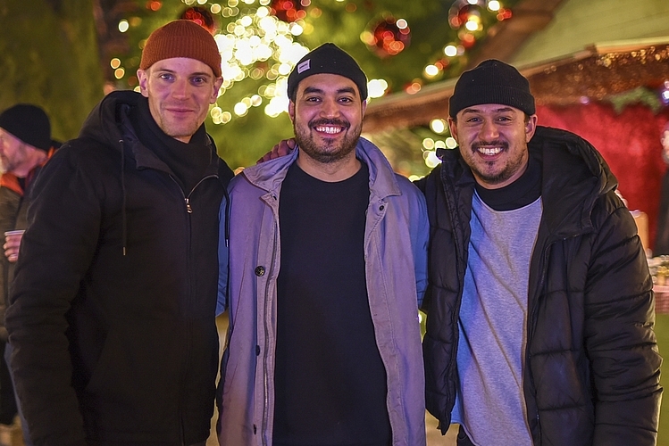 Sind mit dem Start zufrieden (von links): Lukas Z’berg, Philipp Kathriner und Dominik Schmid des Organisationskomitees von Rudolfs Weihnacht.
