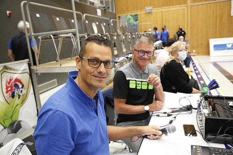 Diese zwei Männer brauchen ausnahmsweise keine Maske, dies wäre auch ein wenig schwierig als Speaker: Pascal Haas (links) und Henry Mächler.
