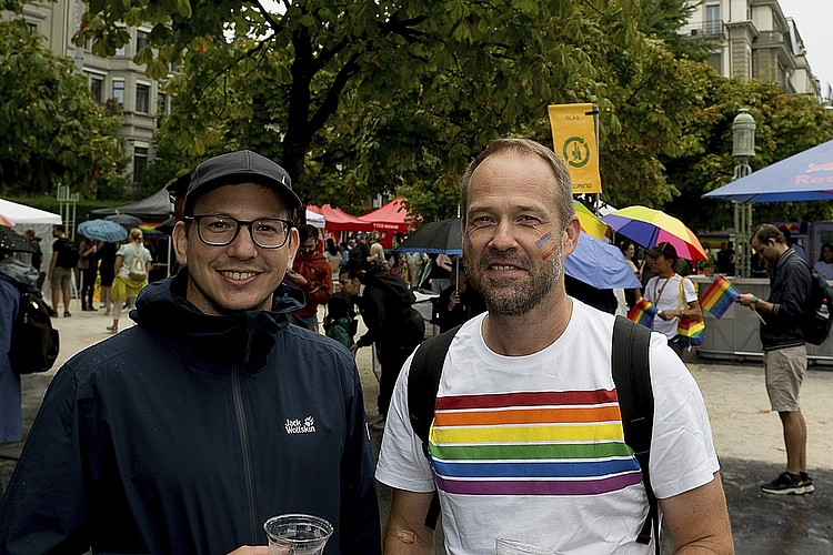 Adrian Rentsch (links) und Roger Tschopp, Betriebsleiter Bourbaki. Roger feierte ein bisschen mit, bevor die After-Show-Party im Bourbaki startete.