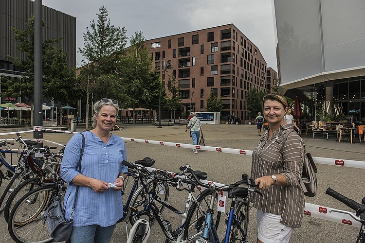 Anke Berning (links) hielt Ausschau nach einem Mountainbike. Ruth Stalder suchte ein Zweitvelo für den Einsatz in Zürich.
