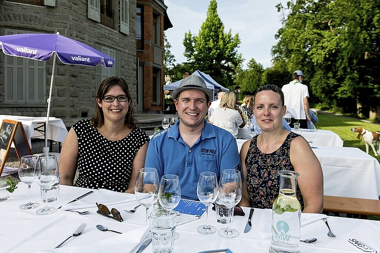 Augenzwinkernd meinten Anita Wüthrich, Mafalda Markzoll und Guido Jacopino (v. l.): «Für das ‹Bäckerzmorgen› in der Altstadt mussten wir jeweils früher aufstehen.» 
